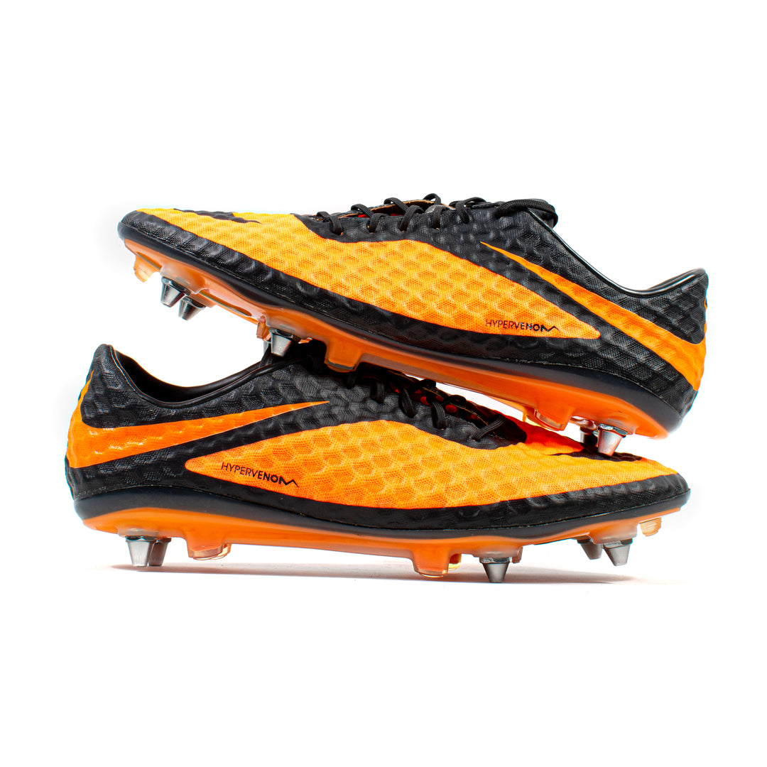 Nike shops hypervenom phantom 1 black