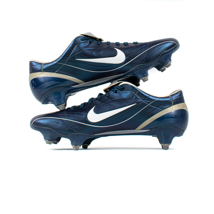 Navy blue nike soccer cleats online